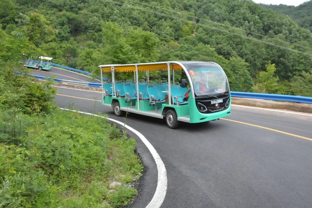 乐天堂官网“爬坡王”驶入五朵山，为景区高质量运营贡献力量
