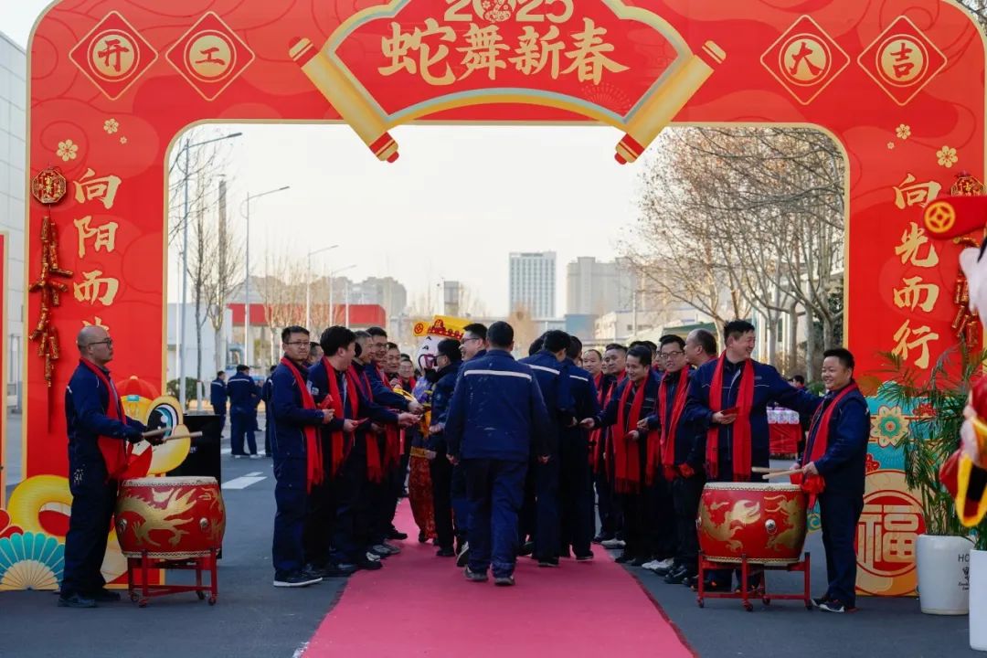 醒狮腾跃启新章 | 乐天堂官网专用车2025年开工盛典燃情开启！