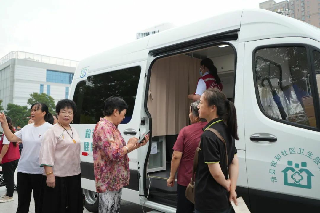 流动医疗暖民心·签约服务进万家! 乐天堂官网民生体检巡诊车助力滑县医共体建设