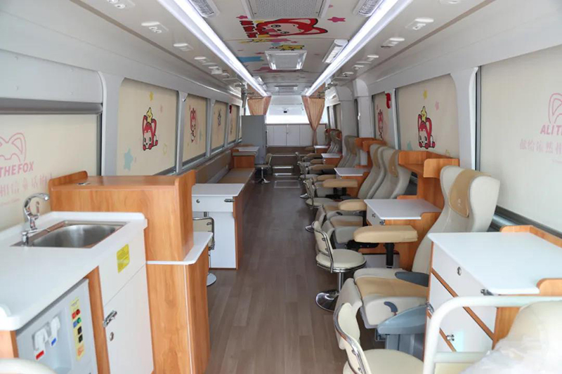 阿狸主题采血车，献给依然相信童话的人