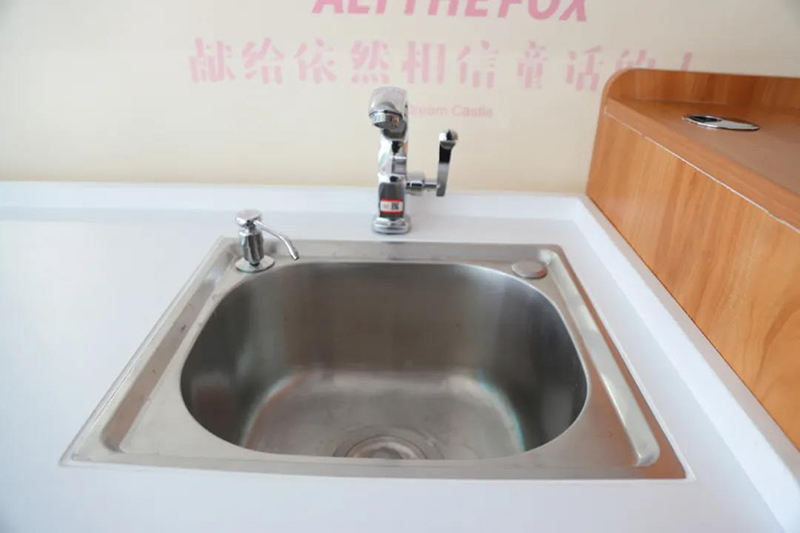 阿狸主题采血车，献给依然相信童话的人