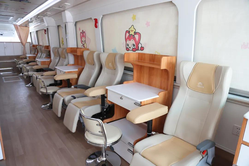 阿狸主题采血车，献给依然相信童话的人