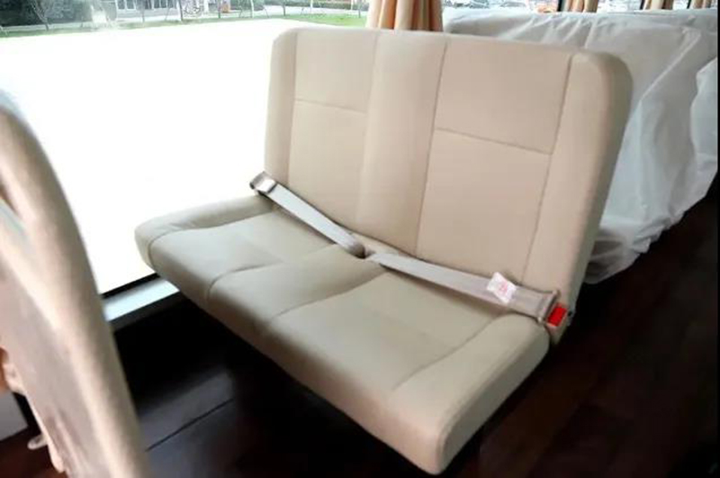 游览车旁展才艺，河南版“熊大”上热搜