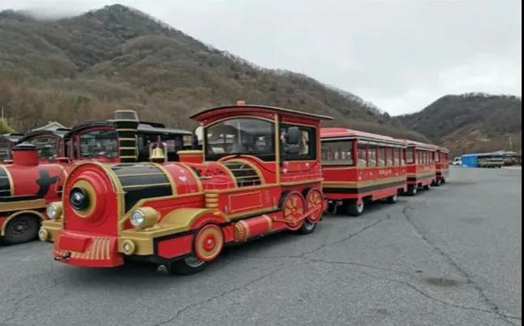 上岗！乐天堂官网纯电动观光小火车入职神农架大九湖景区