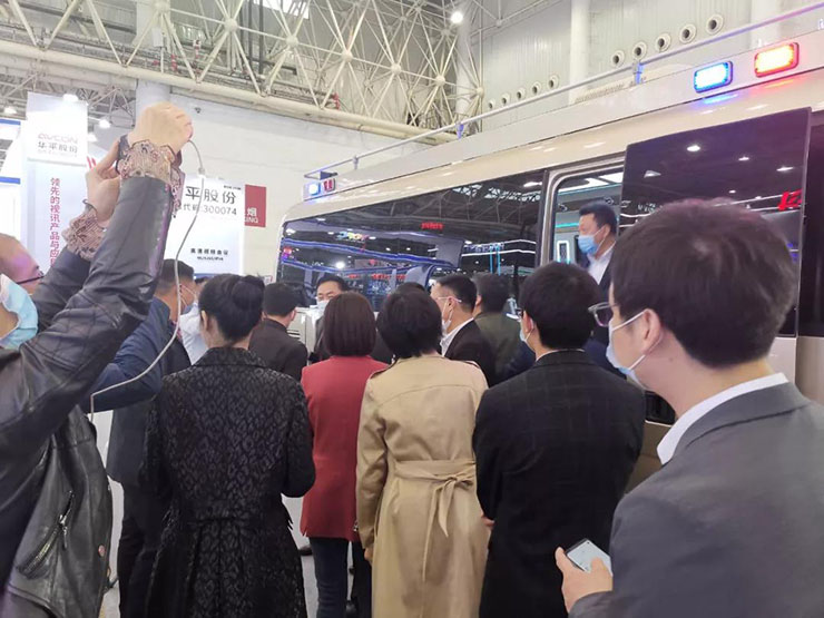 乐天堂官网高端通信指挥车亮相国际应急安全博览会