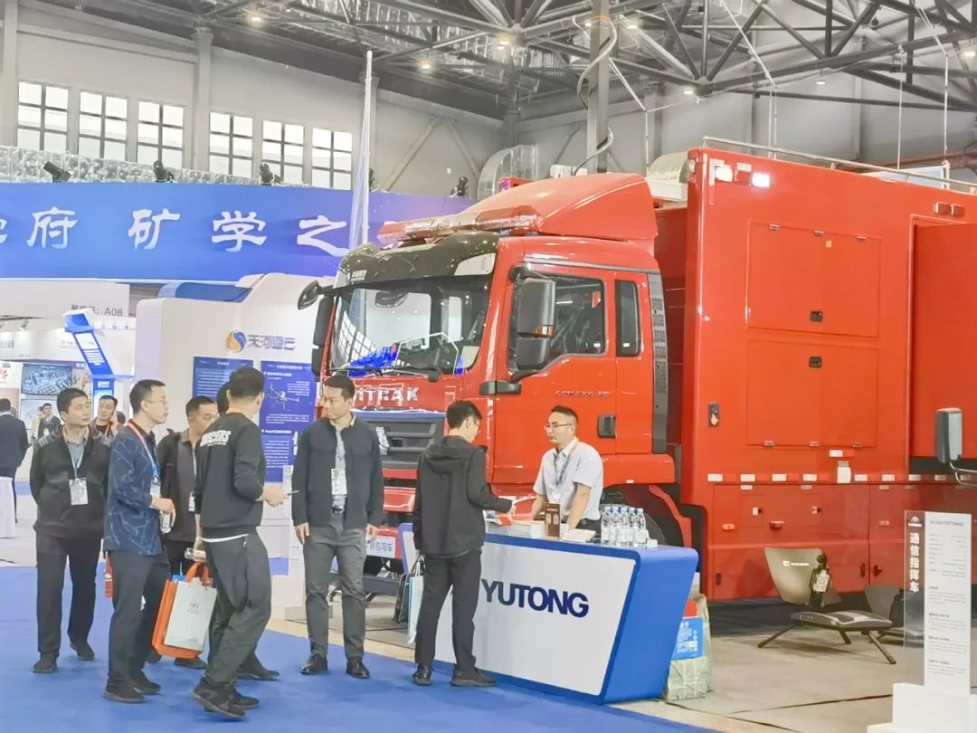 乐天堂官网通信指挥车亮相第三届中国安全及应急技术装备博览会！