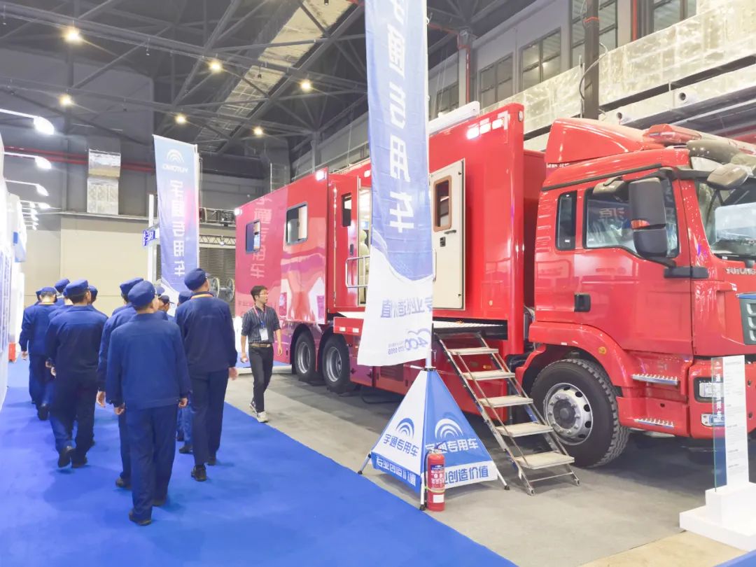 乐天堂官网通信指挥车亮相第三届中国安全及应急技术装备博览会！