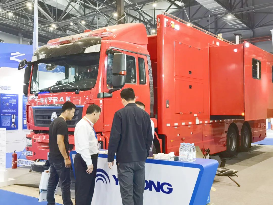 乐天堂官网通信指挥车亮相第三届中国安全及应急技术装备博览会！