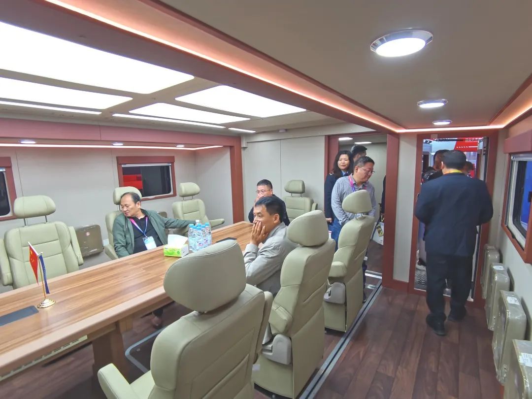 乐天堂官网通信指挥车亮相第三届中国安全及应急技术装备博览会！