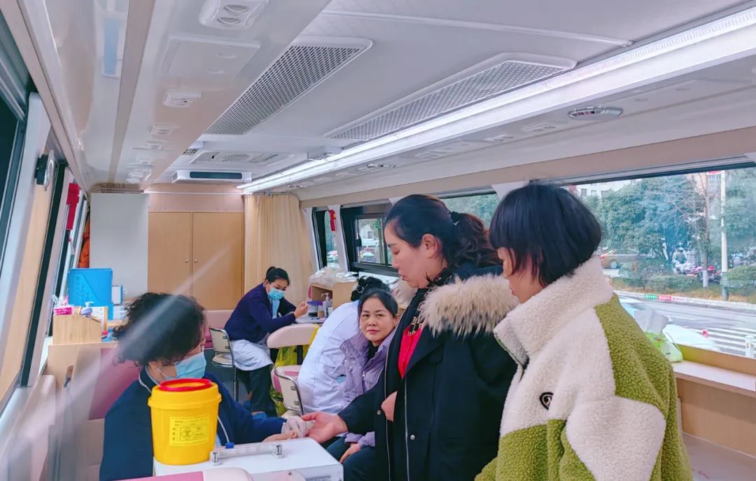 正式投入使用！乐天堂官网12米纯电献血车为铜仁市献血事业护航