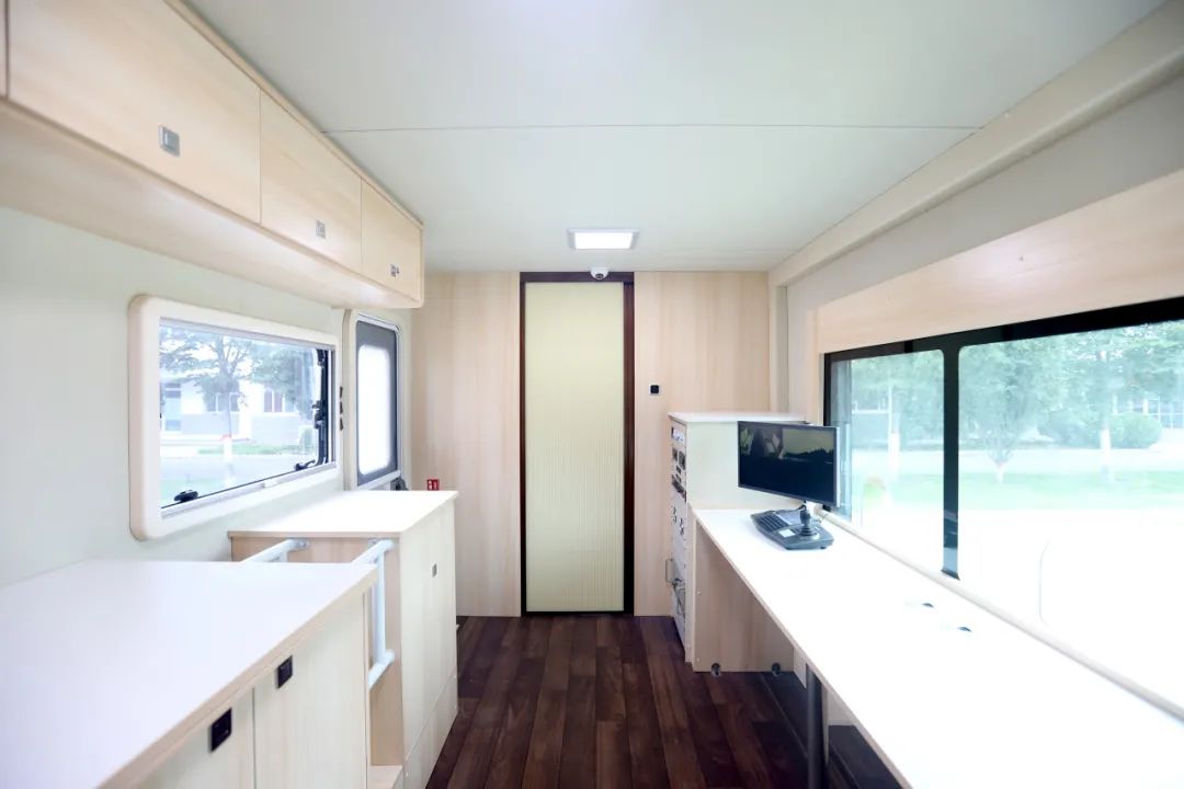 乐天堂官网专用车亮相全球公共安全合作论坛（连云港），为全球普遍安全建设贡献力量