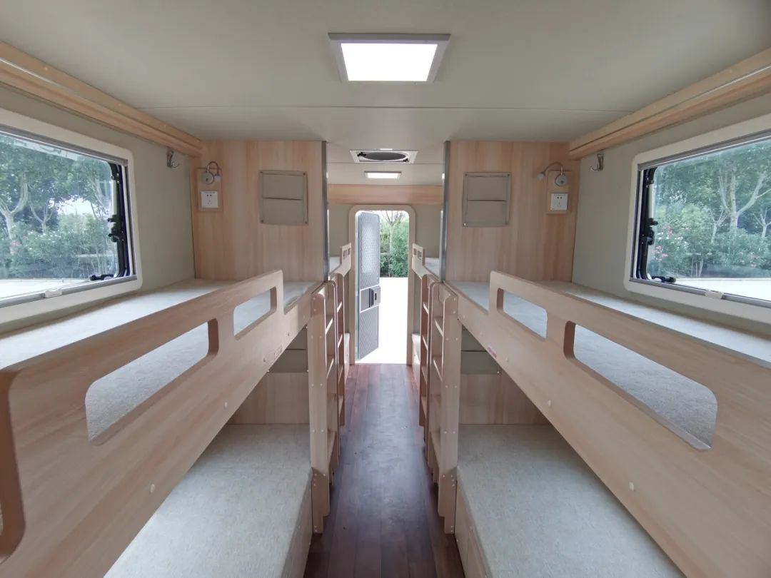 乐天堂官网专用车亮相全球公共安全合作论坛（连云港），为全球普遍安全建设贡献力量