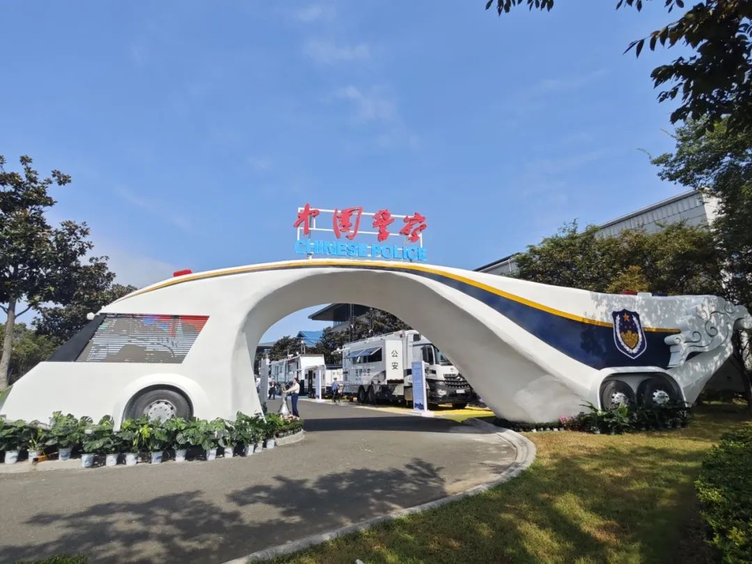 乐天堂官网专用车亮相全球公共安全合作论坛（连云港），为全球普遍安全建设贡献力量