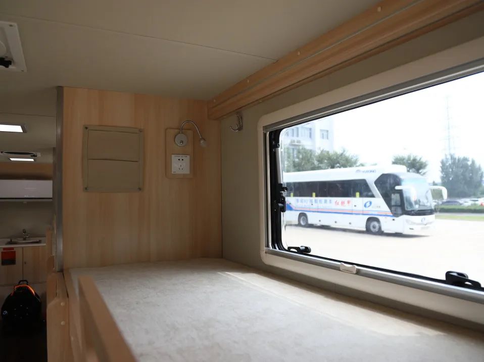 乐天堂官网专用车亮相全球公共安全合作论坛（连云港），为全球普遍安全建设贡献力量