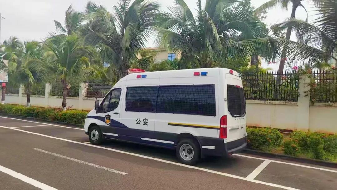 乐天堂官网警力输送车奔赴海南，为自贸港封关构筑安全防线