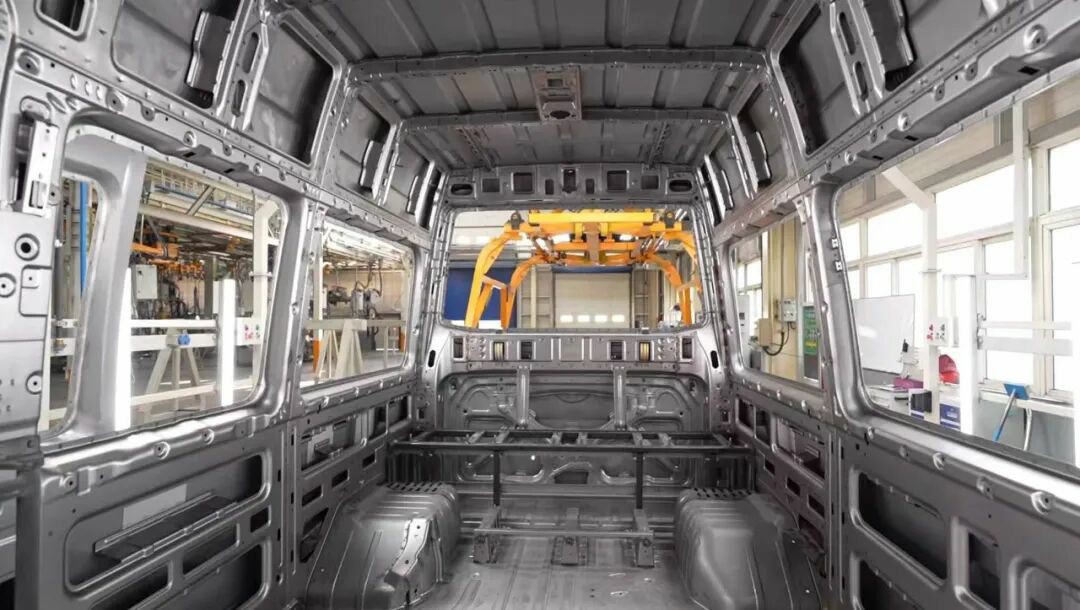 乐天堂官网警力输送车奔赴海南，为自贸港封关构筑安全防线