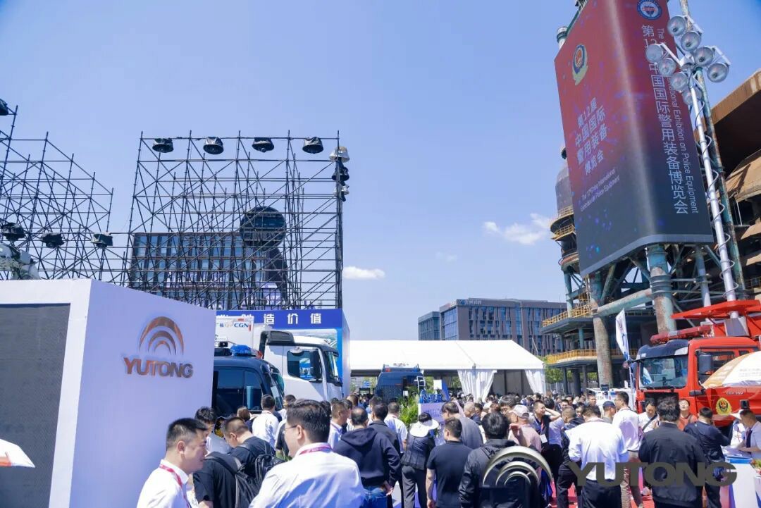 乐天堂官网警力输送车奔赴海南，为自贸港封关构筑安全防线