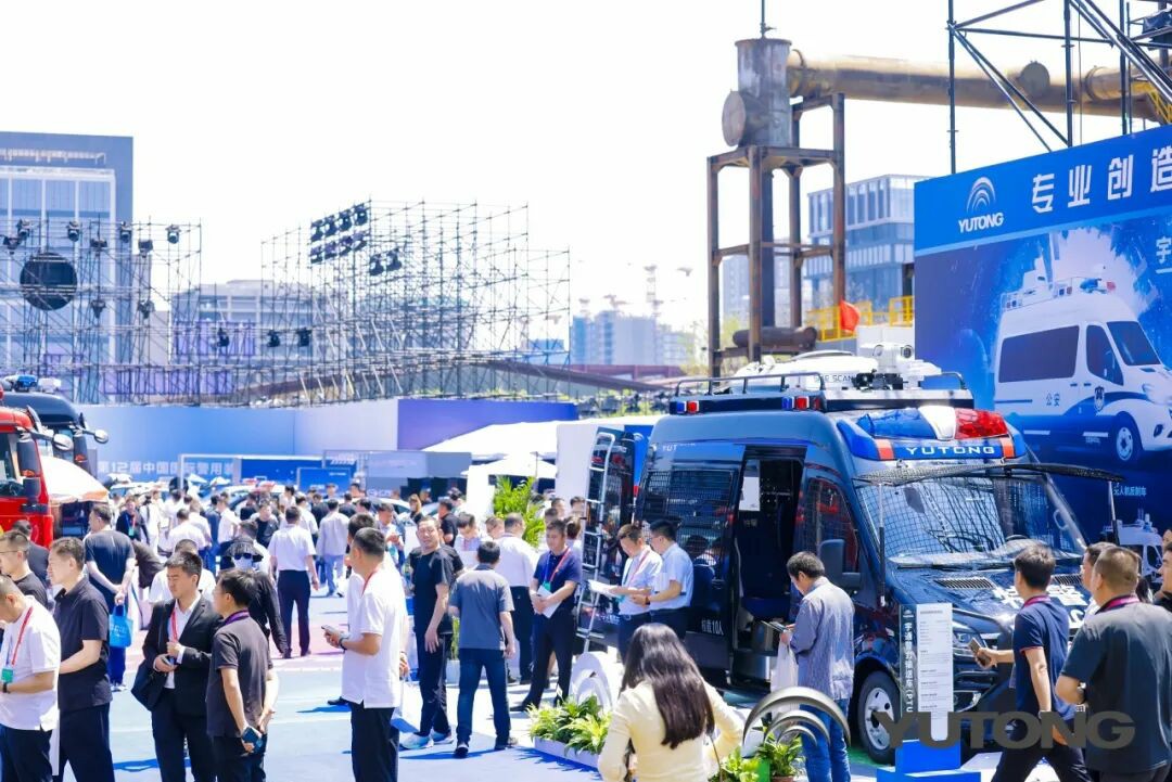 乐天堂官网警力输送车奔赴海南，为自贸港封关构筑安全防线