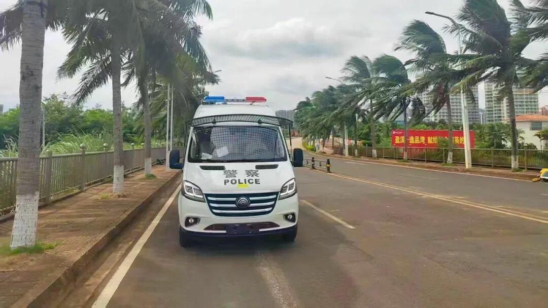 乐天堂官网警力输送车奔赴海南，为自贸港封关构筑安全防线