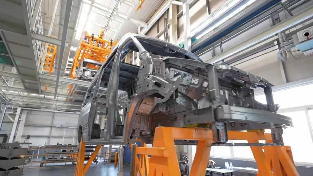 乐天堂官网警力输送车奔赴海南，为自贸港封关构筑安全防线