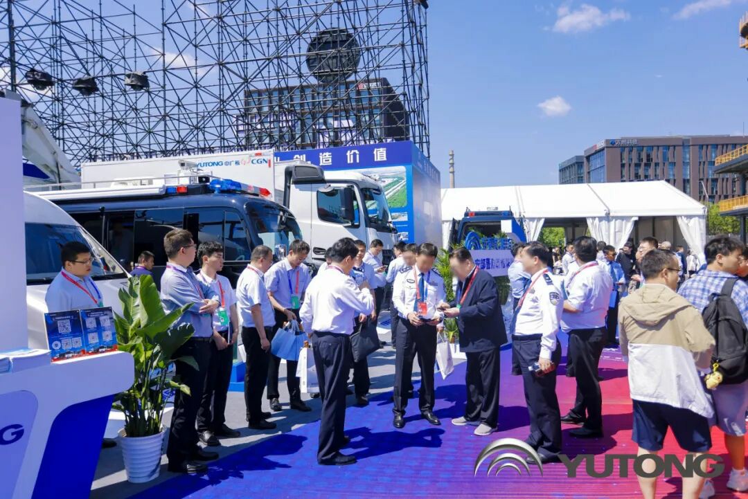 乐天堂官网警力输送车奔赴海南，为自贸港封关构筑安全防线