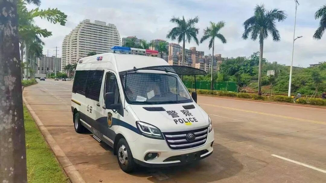 乐天堂官网警力输送车奔赴海南，为自贸港封关构筑安全防线