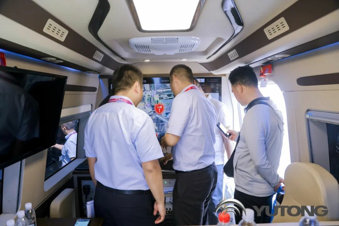 乐天堂官网警力输送车奔赴海南，为自贸港封关构筑安全防线